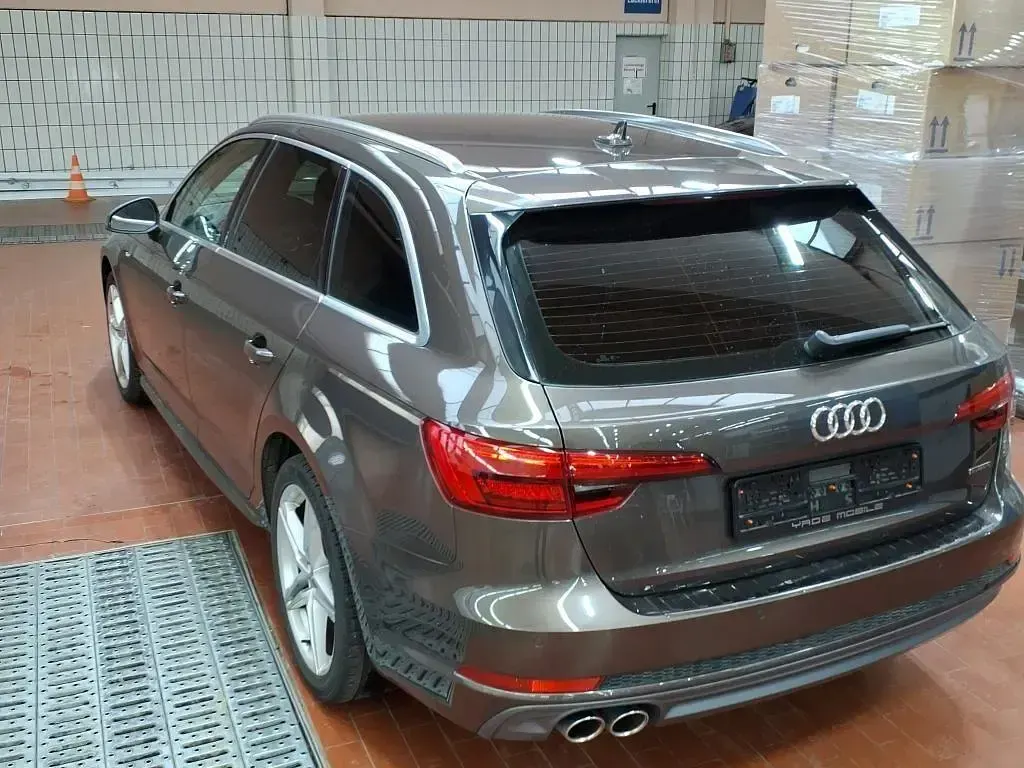 Second-hand Audi A4 S-Line 218 CP (160 kW) 2017 Maro Break