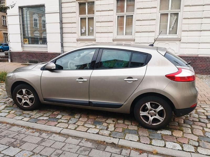 Gebraucht Renault Mégane Luxe 131 PS (96 kW) 2011 Beige Limousine