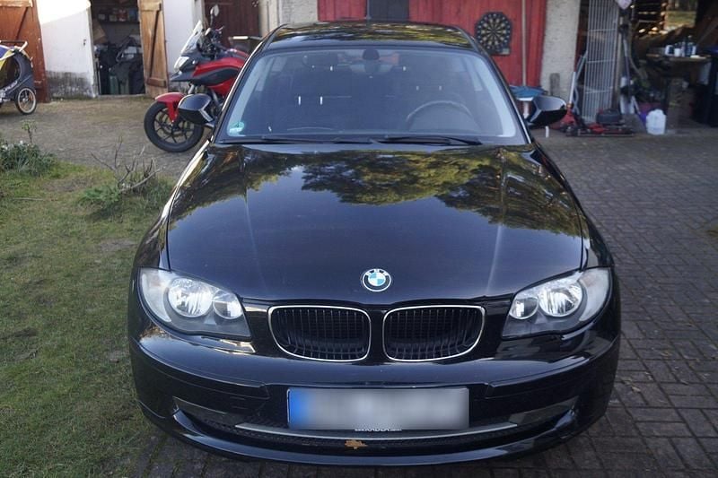 Gebraucht BMW 120 120 PS (88 kW) 2009 Schwarz Kleinwagen
