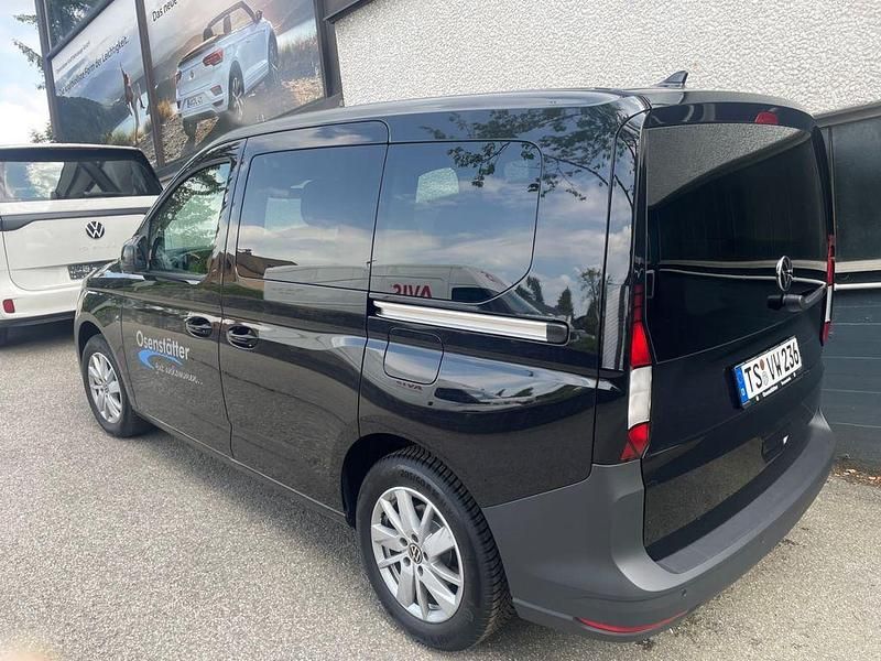 Gebraucht VW Caddy Basis 102 PS (75 kW) 2025 Schwarz Van / Kleinbus