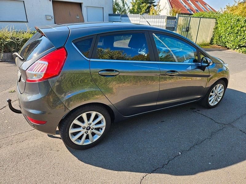 Gebraucht Ford Fiesta Titanium 125 PS (91 kW) 2017 Grau Kleinwagen