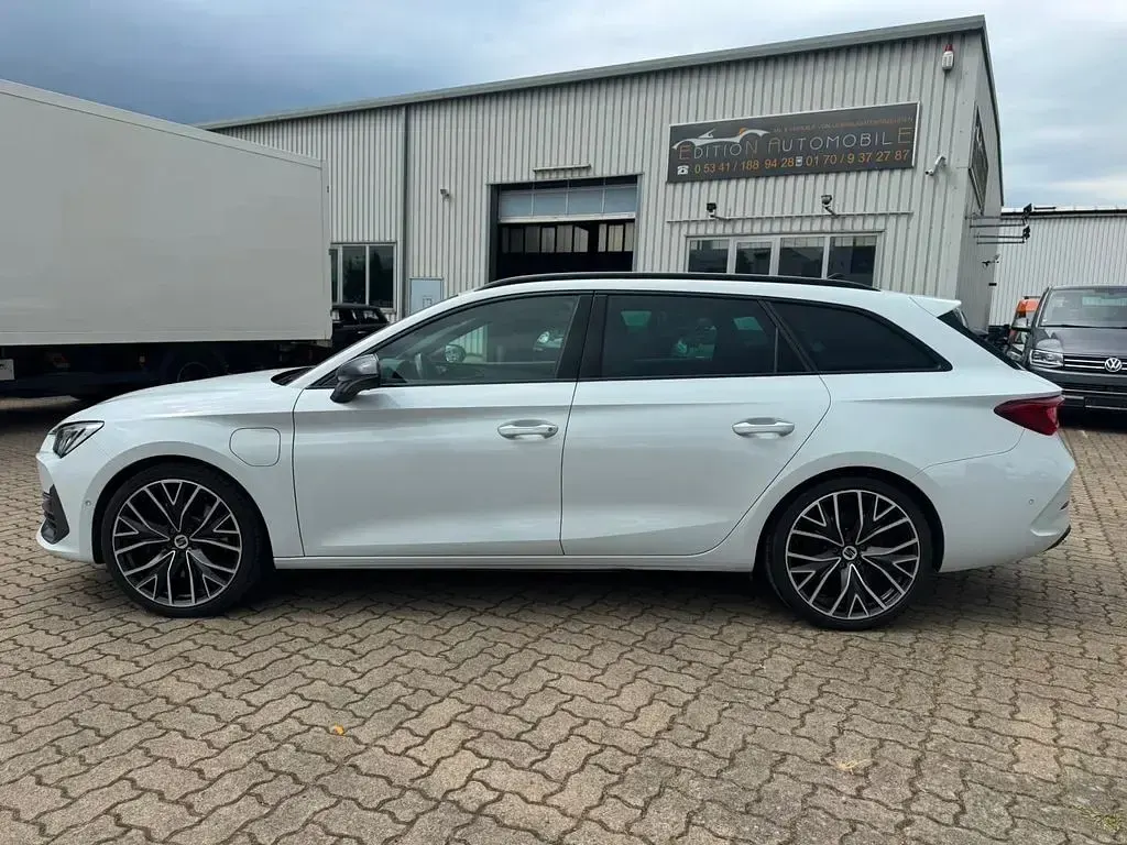 Gebraucht Cupra Leon VZ 245 PS (180 kW) 2022 Weiß Limousine