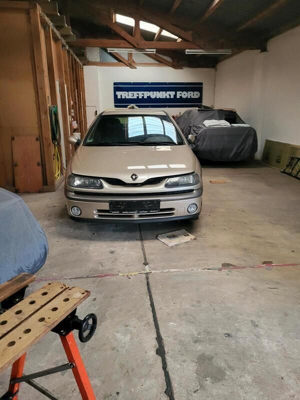 Gold Gebraucht 2001 Renault Laguna Limousine | 1.800 € - Bild 1/2