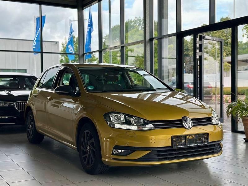 Gelb Gebraucht 2018 VW Golf VII Join Limousine | 14.999 € (Fairer Preis) - Bild 1/4