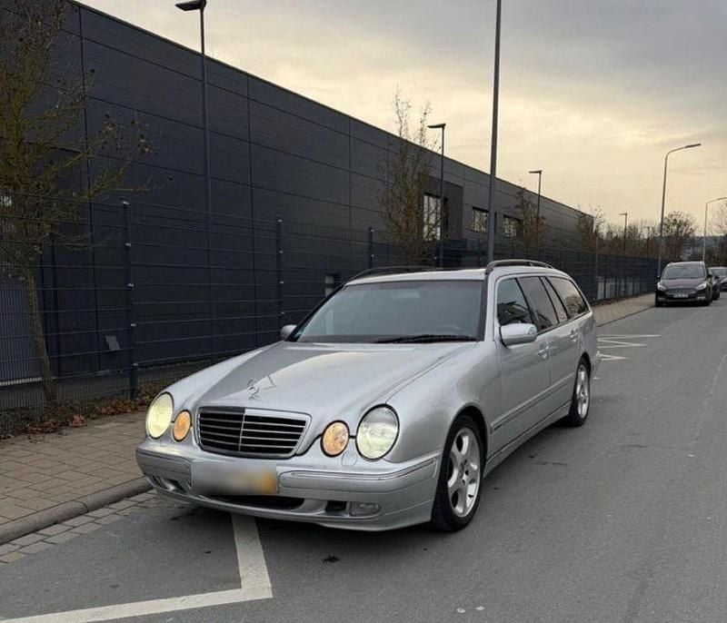 Gebraucht Mercedes E270 Avantgarde 170 PS (125 kW) 2002 Silber Limousine