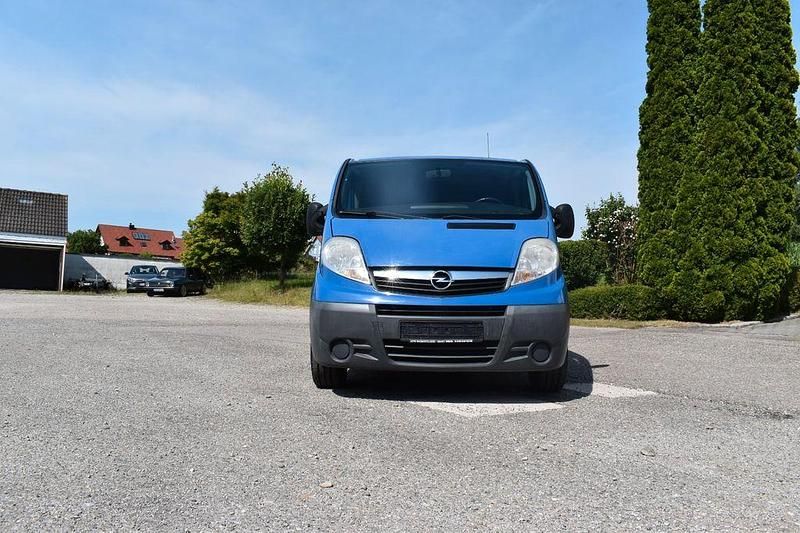 Blau Gebraucht 2009 Opel Vivaro Van | 6.900 € (Guter Preis) - Bild 1/4