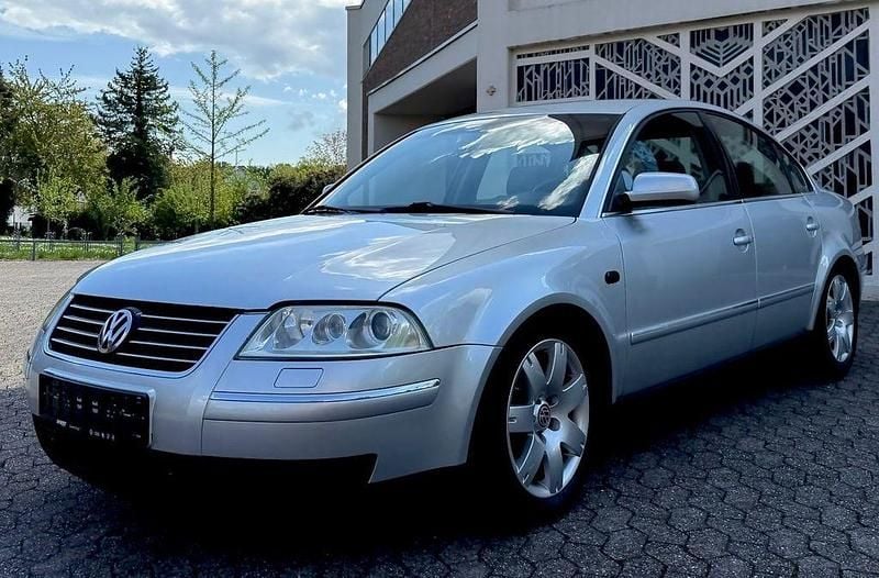 Silber Gebraucht 2000 VW Passat Highline Limousine | 2.700 € (Guter Preis) - Bild 1/4