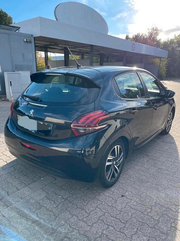 Gebraucht Peugeot 208 75 PS (55 kW) 2017 Schwarz Kleinwagen