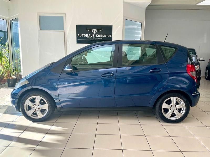 Blau Gebraucht 2012 Mercedes A180 Classic Limousine | 7.990 € (Fairer Preis) - Bild 1/4