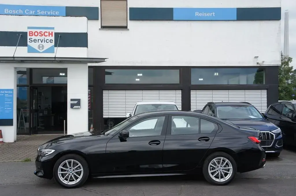 Gebraucht BMW 320 Advantage 190 PS (139 kW) 2021 Schwarz Limousine