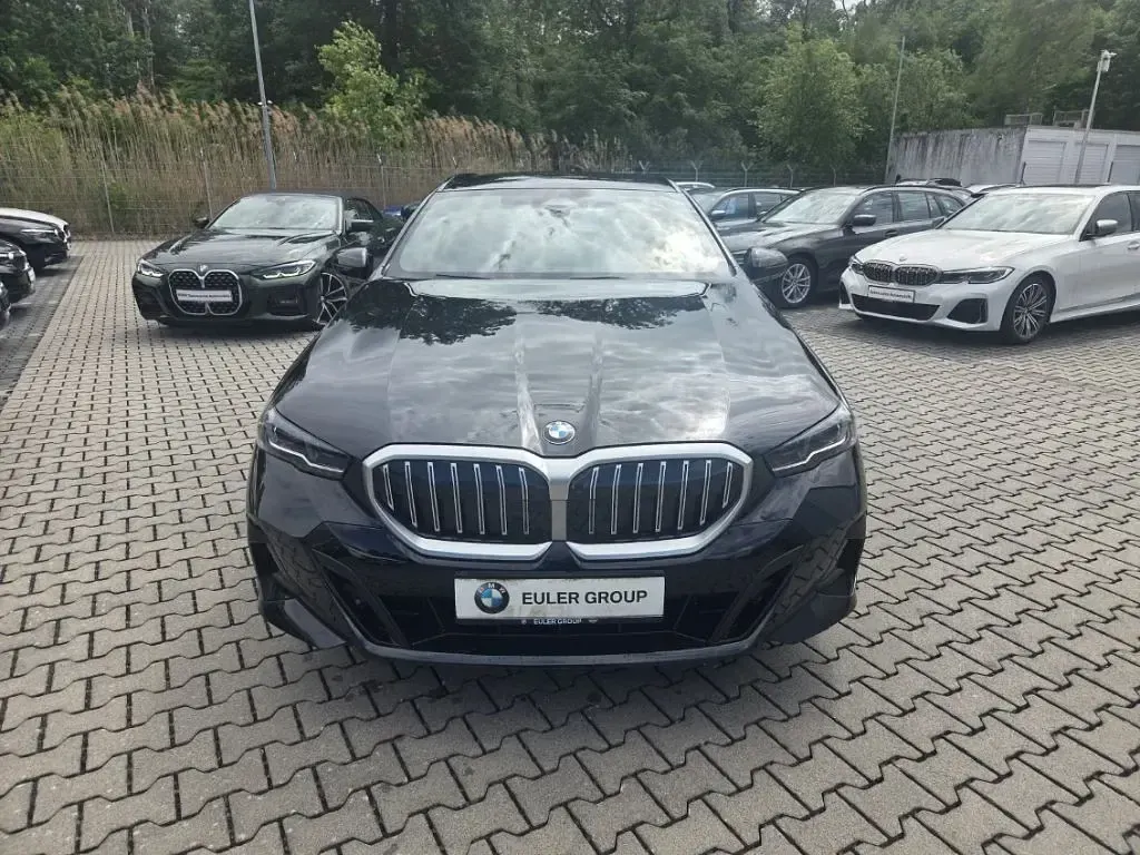 Second-hand BMW 520 M Sport 190 CP (139 kW) 2025 Negru Break