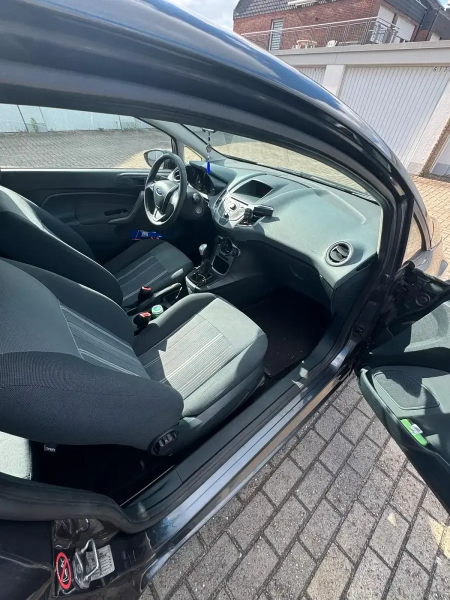 Gebraucht Ford Fiesta 82 PS (60 kW) 2009 Grau Kleinwagen