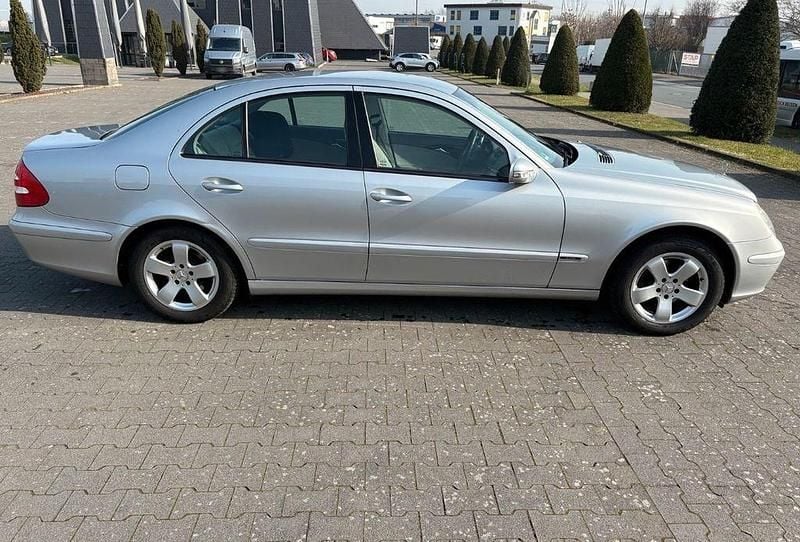 Gebraucht Mercedes E200 Classic 163 PS (119 kW) 2002 Silber Limousine