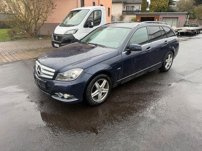 Gebraucht Mercedes C220 170 PS (125 kW) 2012 Cavansitblau Kombi