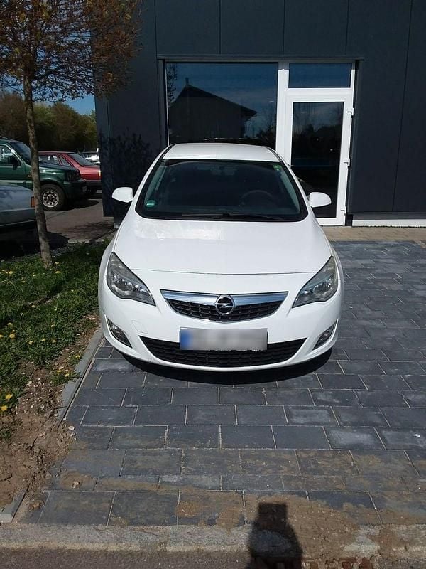 Usado Opel Astra Edition 110 HP (80 kW) 2010 Branco Sedan
