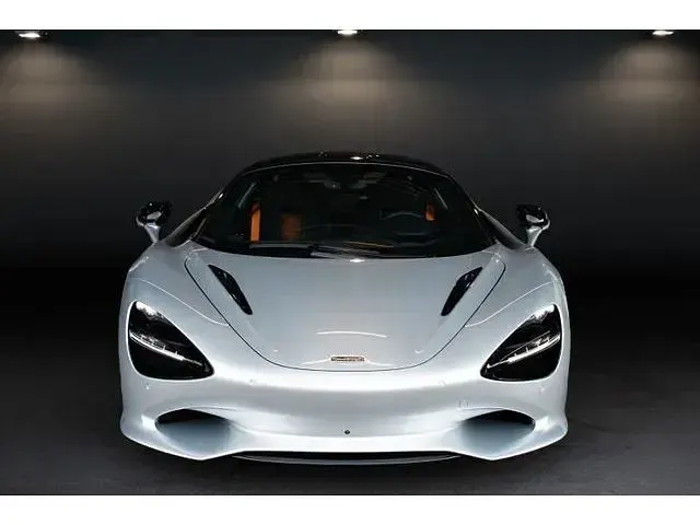 Neu McLaren 750S 751 PS (552 kW) 2025 Silber Coupé