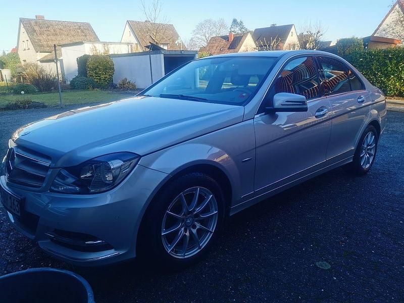 Gebraucht Mercedes C200 136 PS (100 kW) 2012 Silber Limousine