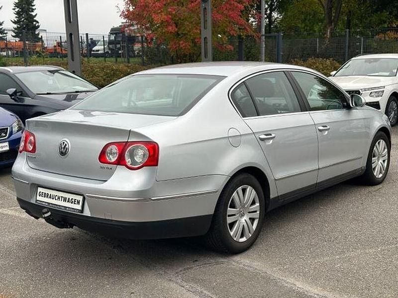Używany VW Passat Highline 140 KM (102 kW) 2006 Srebrny Sedan/Limuzyna