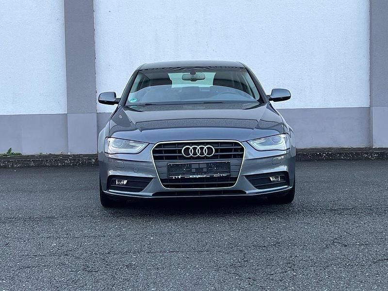 Gebraucht Audi A4 Attraction 136 PS (100 kW) 2014 Grau Limousine