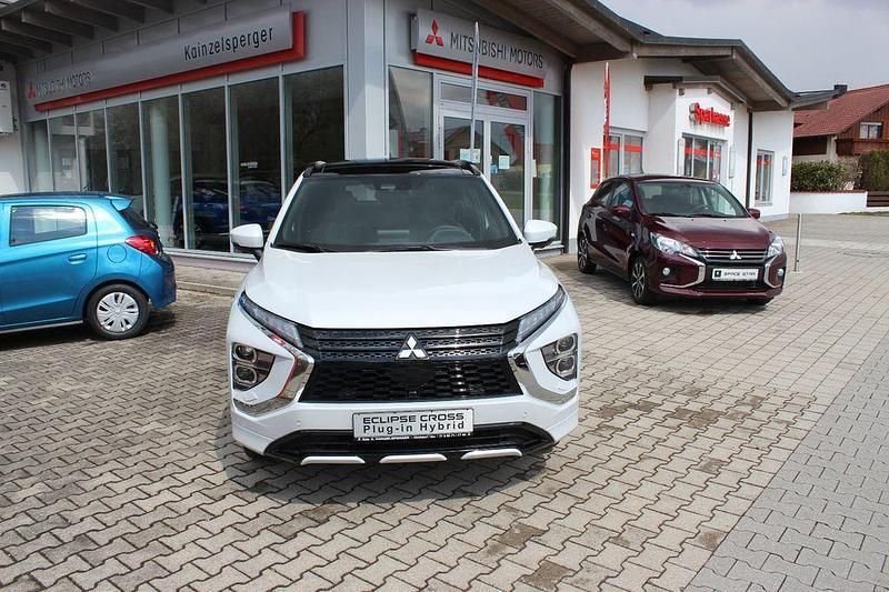 Weiß Gebraucht 2022 Mitsubishi Eclipse Cross Select SUV | 24.990 € (Etwas zu teuer) - Bild 1/4