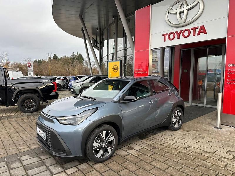 Neu Toyota Aygo X Active 116 PS (85 kW) 2026 Grau SUV