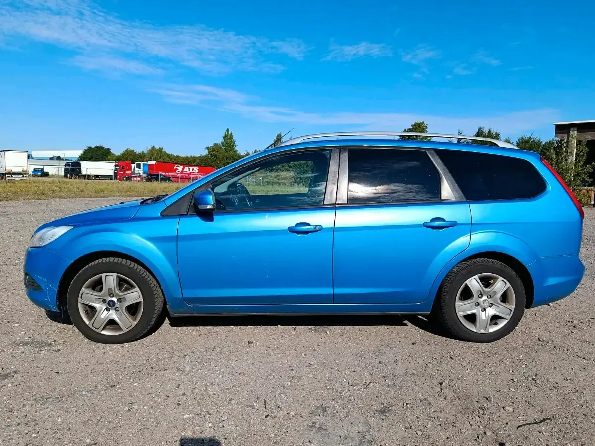 Gebraucht Ford Focus 100 PS (73 kW) 2009 Blau Kombi