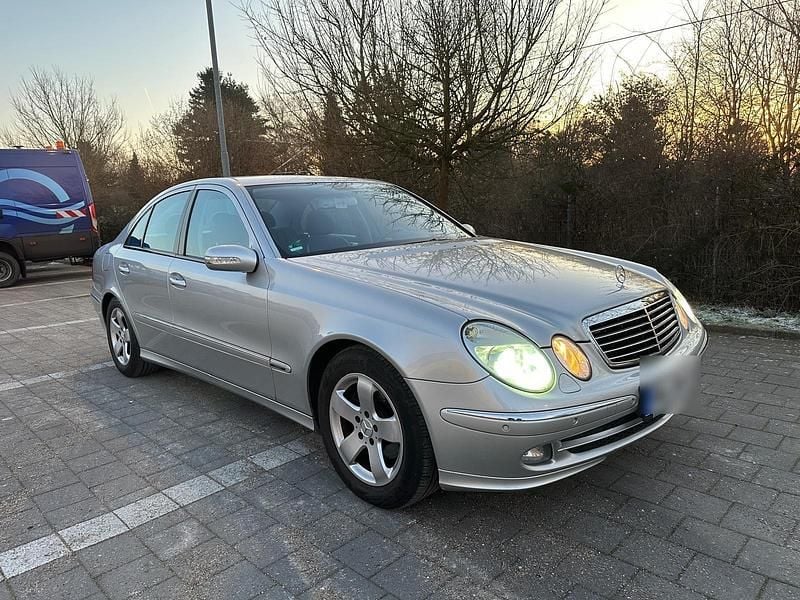 Gebraucht Mercedes E220 Avantgarde 150 PS (110 kW) 2005 Silber Limousine