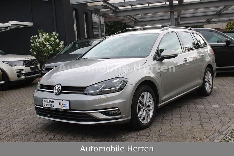 Silber Gebraucht 2017 VW Golf VII Comfortline Kombi | 12.690 € (Fairer Preis) - Bild 1/4