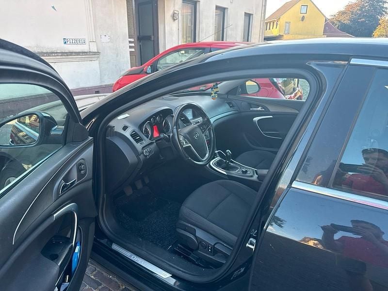 Schwarz Gebraucht 2010 Opel Insignia Limousine | 2.650 € (Guter Preis) - Bild 1/4