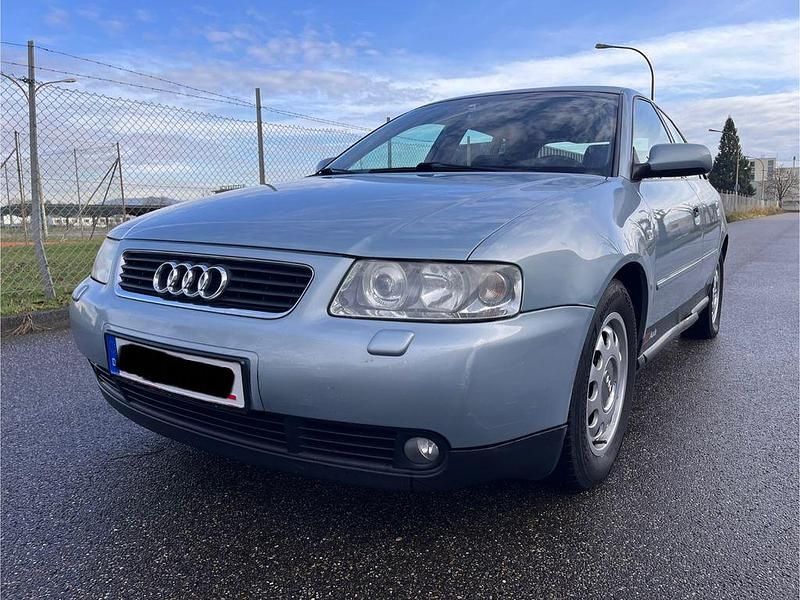 Blau Gebraucht 2001 Audi A3 Ambiente Limousine | 900 € (Superpreis) - Bild 1/4