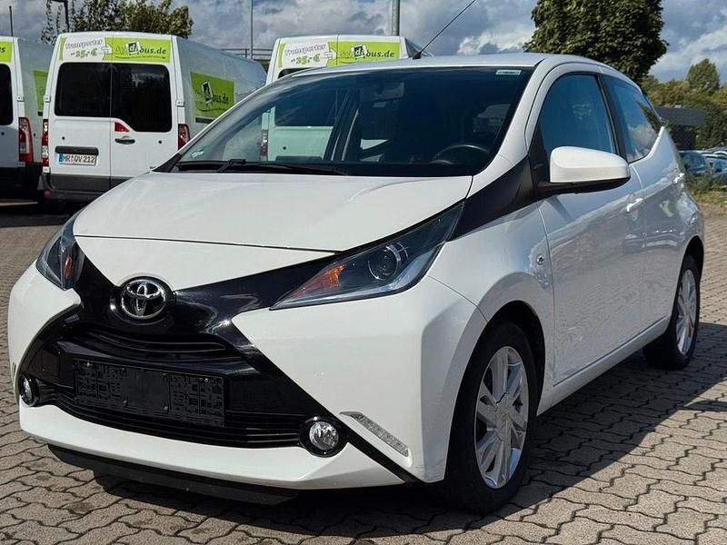 Weiß Gebraucht 2014 Toyota Aygo X-play Kleinwagen | 6.700 € (Fairer Preis) - Bild 1/4