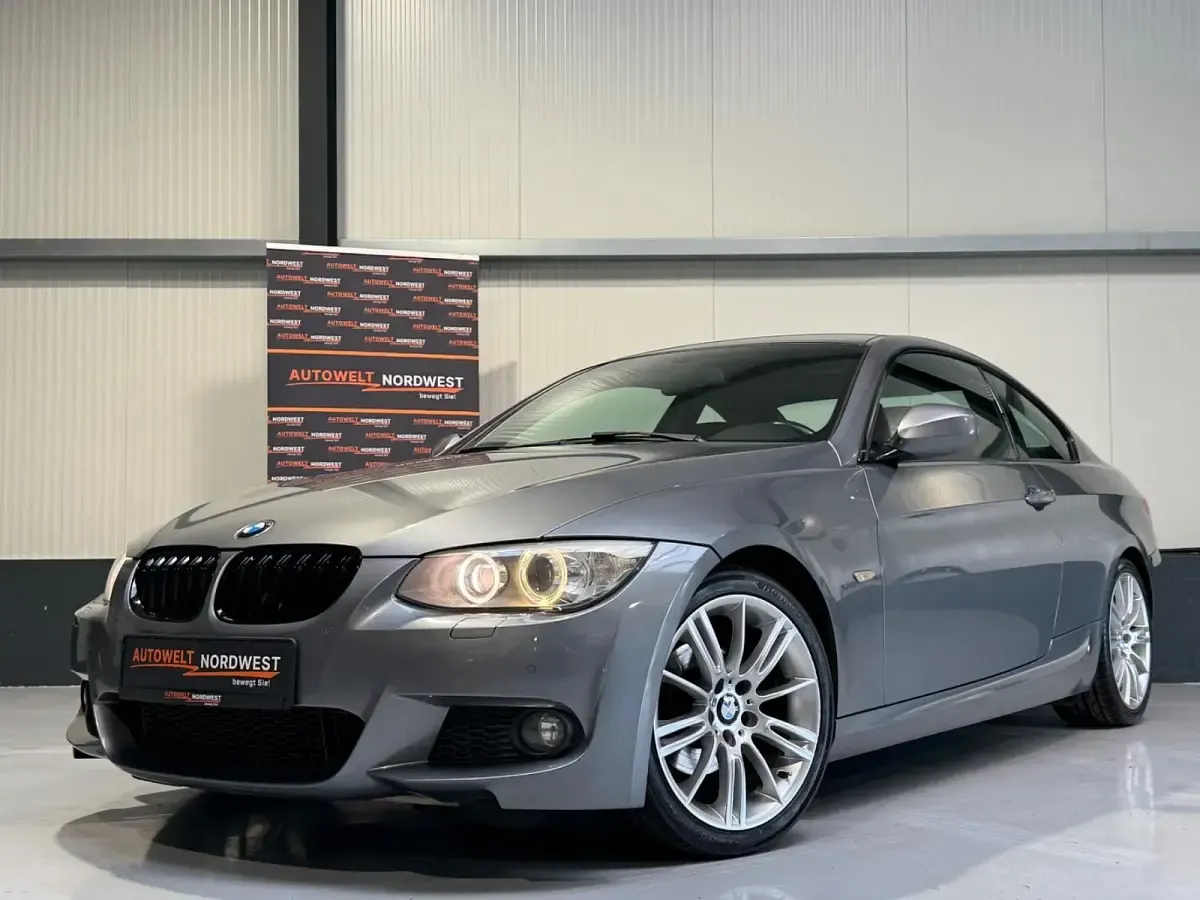 Gebraucht BMW 320 M Sport 170 PS (125 kW) 2011 Grau Coupé