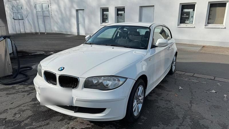 Gebraucht BMW 116 122 PS (89 kW) 2011 Weiß Kleinwagen
