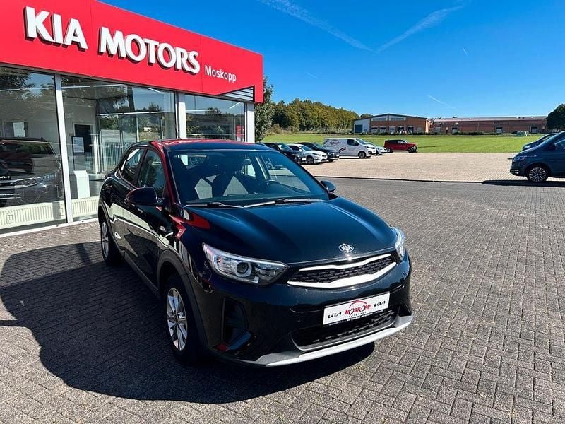 Schwarz Gebraucht 2017 Kia Stonic Edition 7 SUV | 10.670 € (Fairer Preis) - Bild 1/4