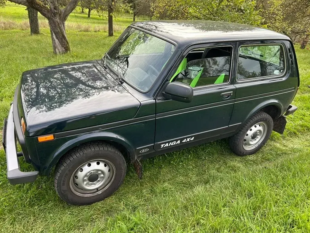 Gebraucht Lada niva 83 PS (61 kW) 2020 Grün SUV