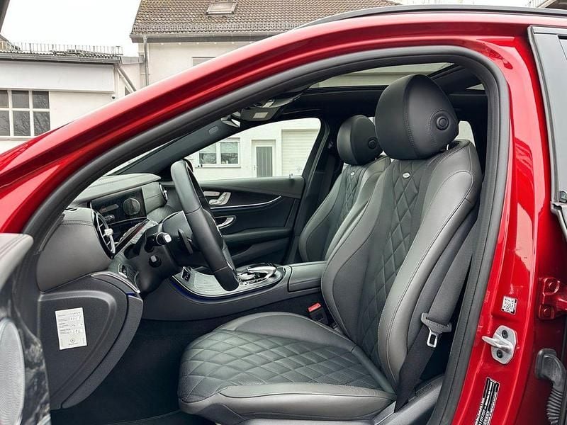 Rot Gebraucht 2019 Mercedes E400 AMG Limousine | 35.495 € (Fairer Preis) - Bild 1/4