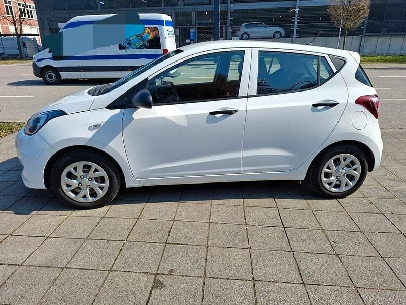Gebraucht Hyundai i10 Select 67 PS (49 kW) 2019 Weiß Kleinwagen