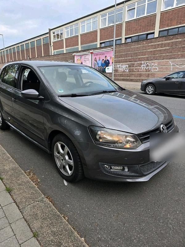Usado VW Polo 70 HP (51 kW) 2012 Cinzento Citadino