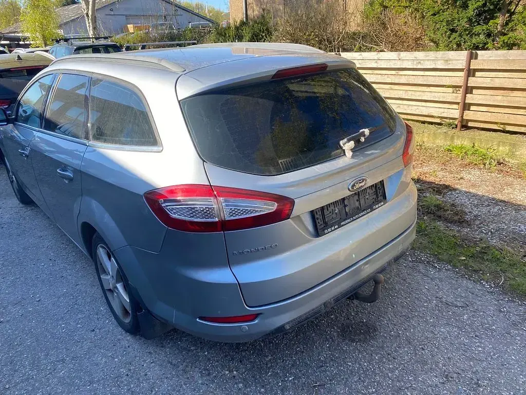 Gebraucht Ford Mondeo Titanium 163 PS (119 kW) 2012 Blau Limousine