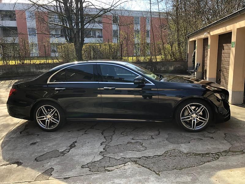 Gebraucht Mercedes E200 AMG line 184 PS (135 kW) 2016 Schwarz Limousine