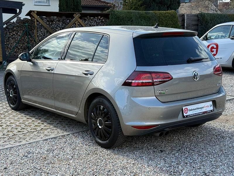 Gebraucht VW Golf VII Edition 125 PS (91 kW) 2015 Braun Limousine