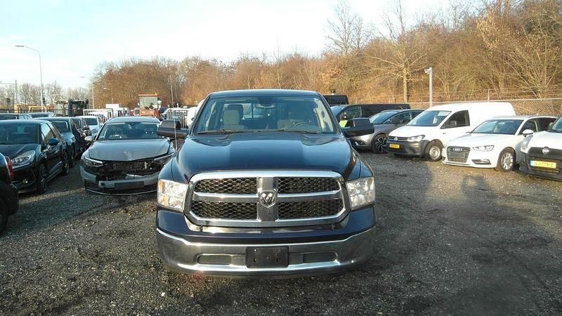 Second-hand Dodge Ram 243 CP (178 kW) 2015 Albastru Pickup