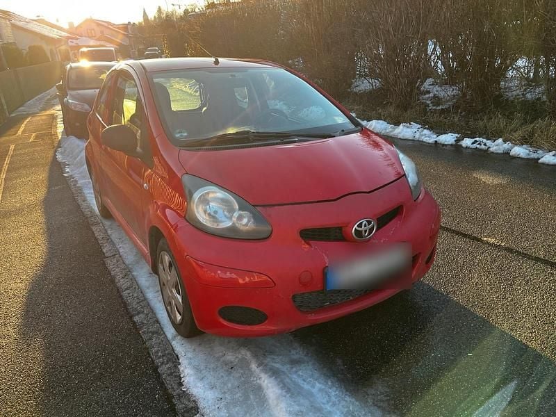Rot Gebraucht 2010 Toyota Aygo Kleinwagen | 1.150 € (Guter Preis) - Bild 1/4