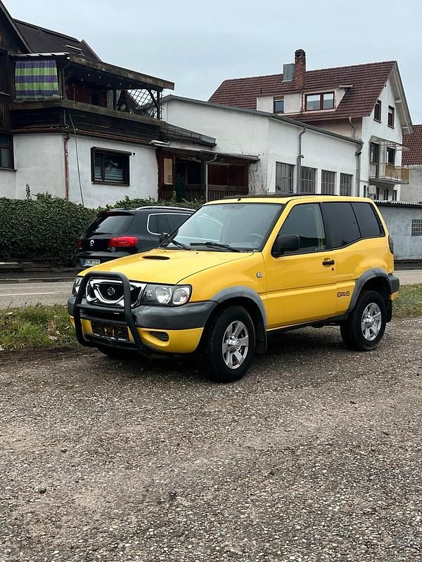 Gelb Gebraucht 2001 Nissan Terrano SUV | 3.299 € - Bild 1/4