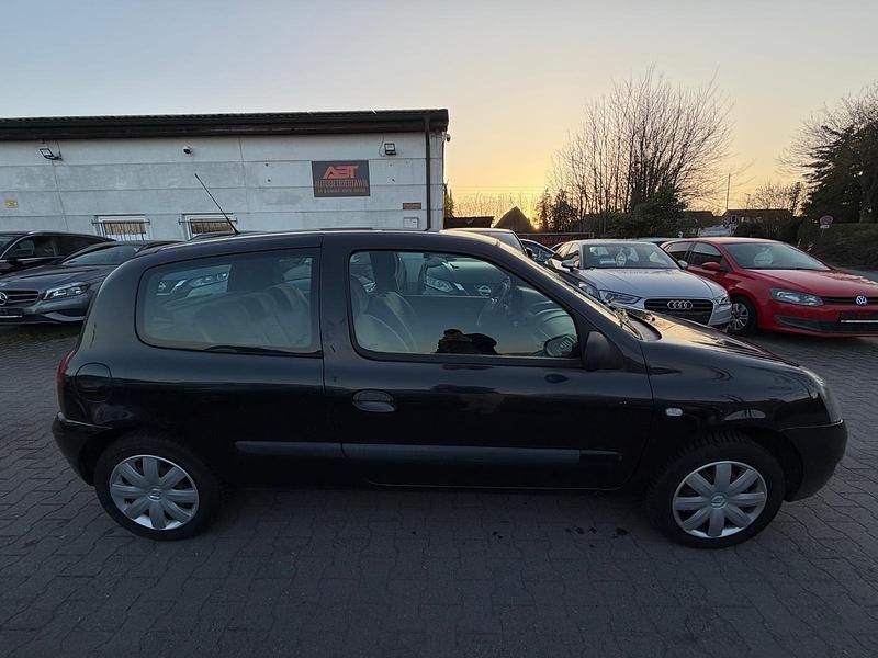 Gebraucht Renault Clio II 58 PS (42 kW) 2007 Schwarz Kleinwagen