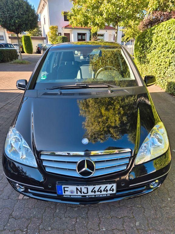 Schwarz Gebraucht 2009 Mercedes A180 Elegance Van / Kleinbus | 7.800 € (Fairer Preis) - Bild 1/4