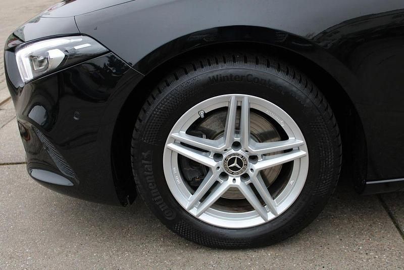 Gebraucht Mercedes A200 Advanced 150 PS (110 kW) 2022 Schwarz Limousine