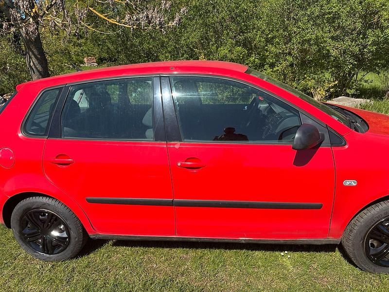 Second-hand VW Polo 75 CP (55 kW) 2003 Roșu Hatchback