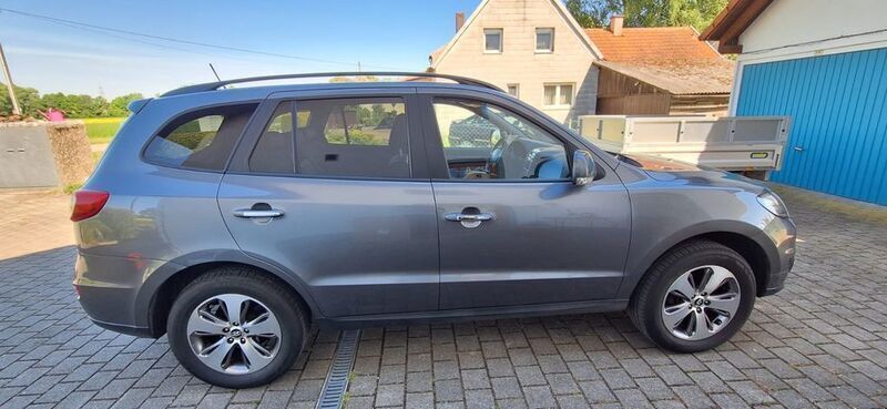 Grau Gebraucht 2012 Hyundai Santa Fe Comfort SUV | 9.999 € (Fairer Preis) - Bild 1/4