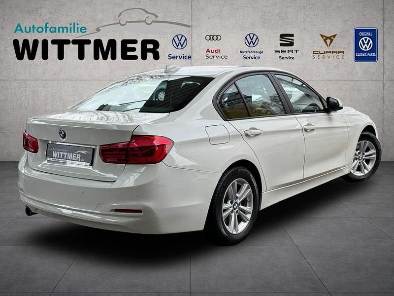 Gebraucht BMW 318 Advantage 136 PS (100 kW) 2017 Weiß Limousine